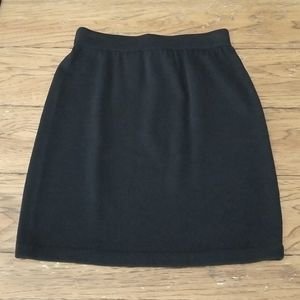 St. John Basics Black Short Skirt Santana Knit 19 inch Size 2